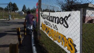 Caminhoneiros decidiram ontem à tarde, manter o bloqueio na entrada do polo petrolífero de Passo Fundo