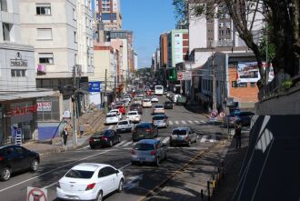 No acumulado do ano, as vendas de 2017 continuam abaixo do ano anterior