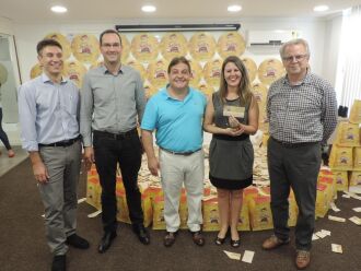 Da esquerda para a direita: Evandro Silveira (Guaracar), GIlso Manfroi (Sicredi), Paulo Marins (GAV Comunicação), Carina Sobiesiak (CDL) e Celso Menegaz (Guaracar).