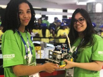 Lívia Damião Vieira e Ana Paula Rocha integram uma das equipes que disputam a Olimpíada do Conhecimento