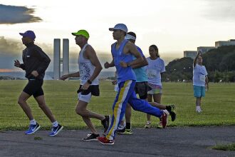 Caminhadas e corridas predominam entre os brasileiros