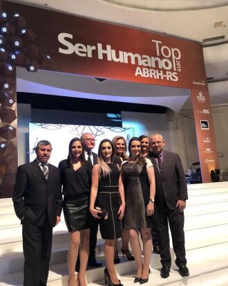 Representantes do HCPF na festa de entrega