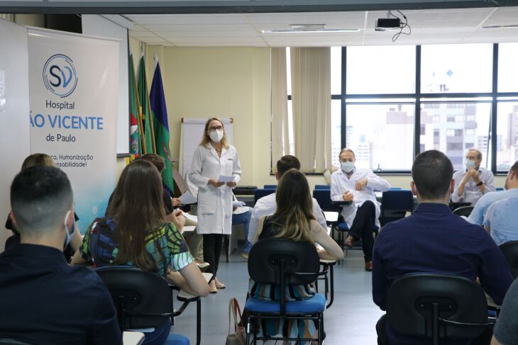 Recepção aos médicos residentes seguiu os protocolos de distanciamento (Foto Assessoria de Comunicação HSVP/Caroline Silvestro)