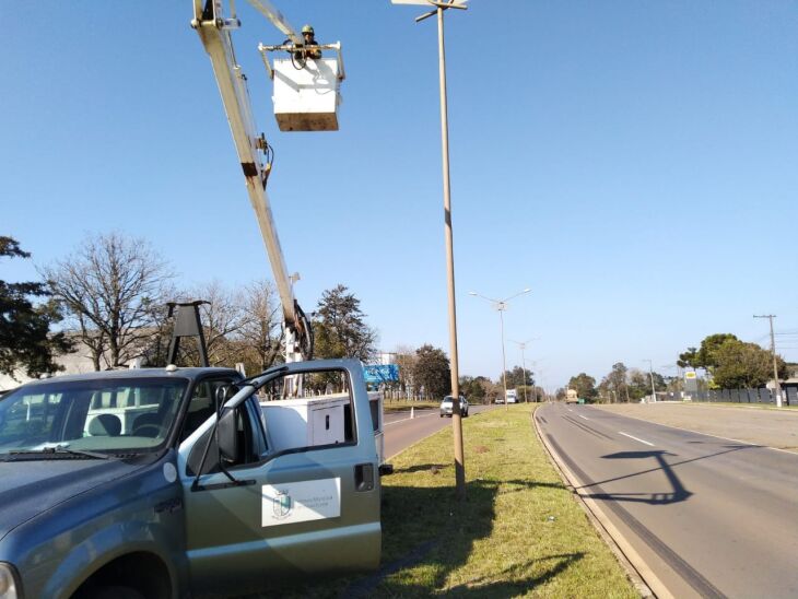 Serviço de iluminação pública tem como objetivo garantir luminosidade às vias públicas da cidade (Foto: Divulgação/PMPF)