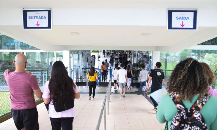 Os estudantes devem ficar atentos ao cronograma do exame, que será divulgado pelo Inep. (Foto: Valter Campanato/Agência Brasil)
