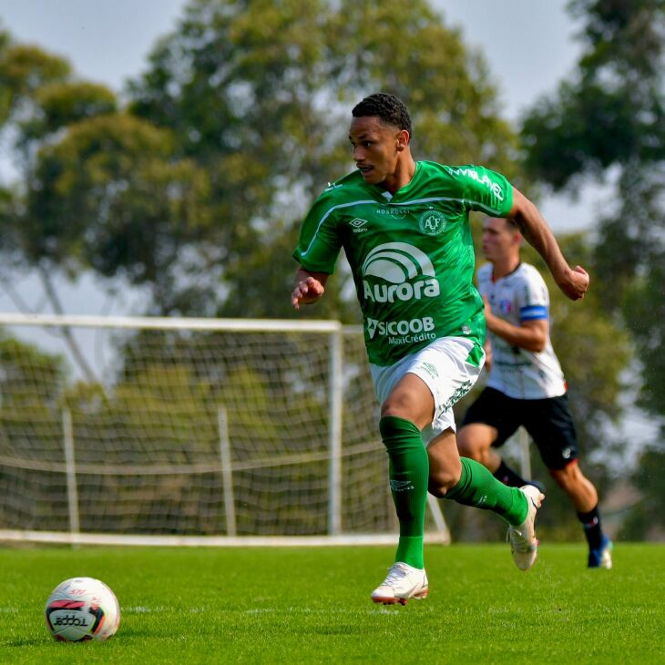 O seu último clube foi o Brasil de Pelotas. Anteriormente, estava atuando na Chapecoense (SC)