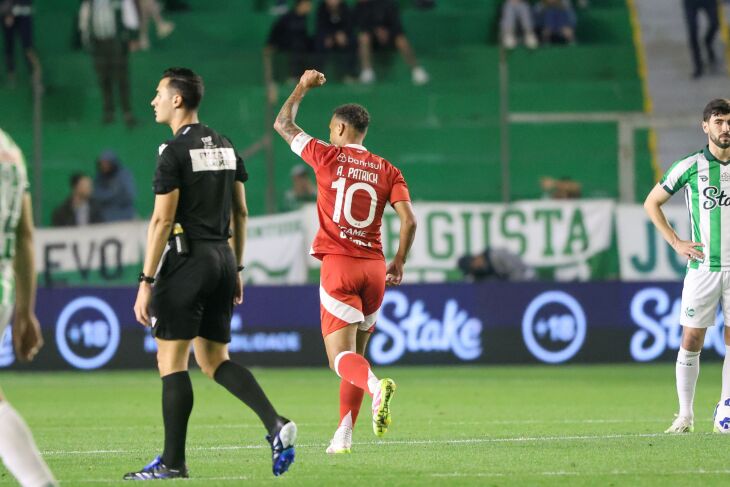 Alan Patrick abriu o placar aos 23 minutos de confronto/Fotos: Ricardo Duarte