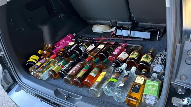 As bebidas apreendidas serão periciadas para confirmar a adulteração - Foto: Divulgação/PC