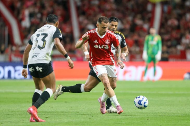 Colorado jogou com um homem a partir dos 15 minutos iniciais, mas não soube aproveitar a vantagem númerica - Foto - Ricardo Duarte /Inter