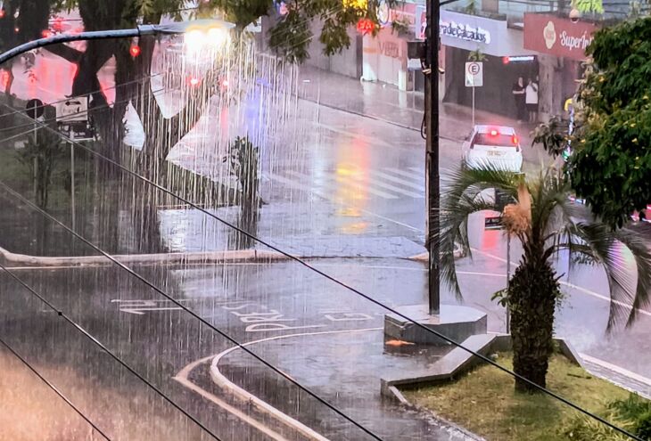Passo Fundo - chuva começou às 18h30 - Foto – LC Schneider-ON   