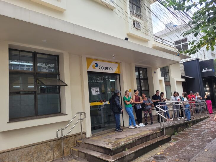 Agência em Passo Fundo precisou fechar ao meio-dia por falta de funcionários na escala de almoço - FOTO: LUCIANO BREITKREITZ/ON