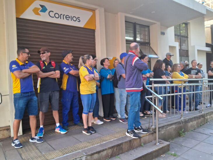 Trabalhadores devem permanecer em frente à agência durante o período de greve - Foto: Gerson Lopes