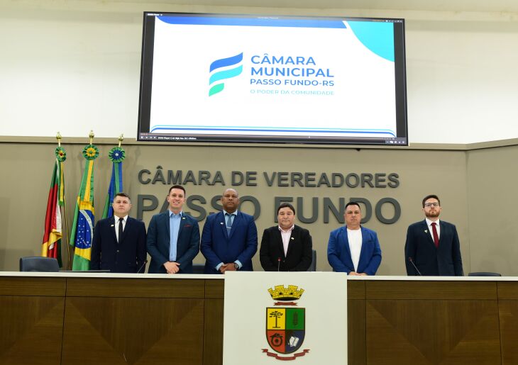 Sessão foi realizada na sexta-feira com o plenário lotado - Foto: Comunicação Digital/CMPF