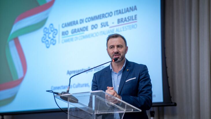 A nossa missão é construir pontes sólidas de negócios”, destaca o presidente da entidade, Erasmo Carlos Battistella - FOTO: DIVULGAÇÃO 