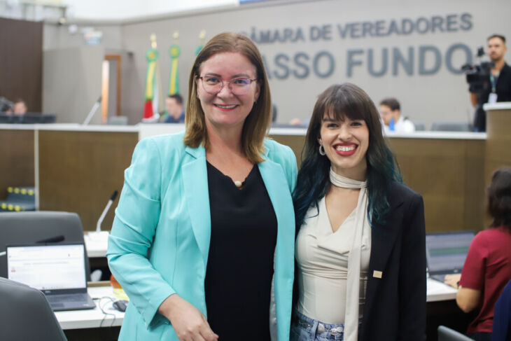 Vereadora Profª. Regina, ex-procuradora, e vereadora Marina, que assumiu na quarta - Foto: Divulgação/PMPF