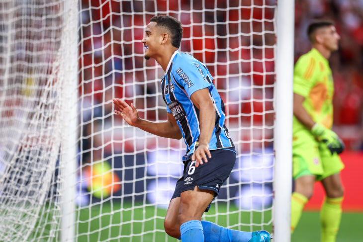 Gustavo Martins abriu o placar para o Grêmio - Foto Lucas Uebel/Grêmio