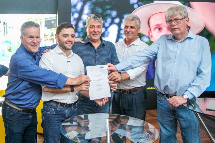 Termo foi assinado durante a 26ª edição da Expodireto e prevê assistência técnica virtual a 250 produtores rurais, com acompanhamento ao longo de 18 meses por meio da plataforma SmartCoop