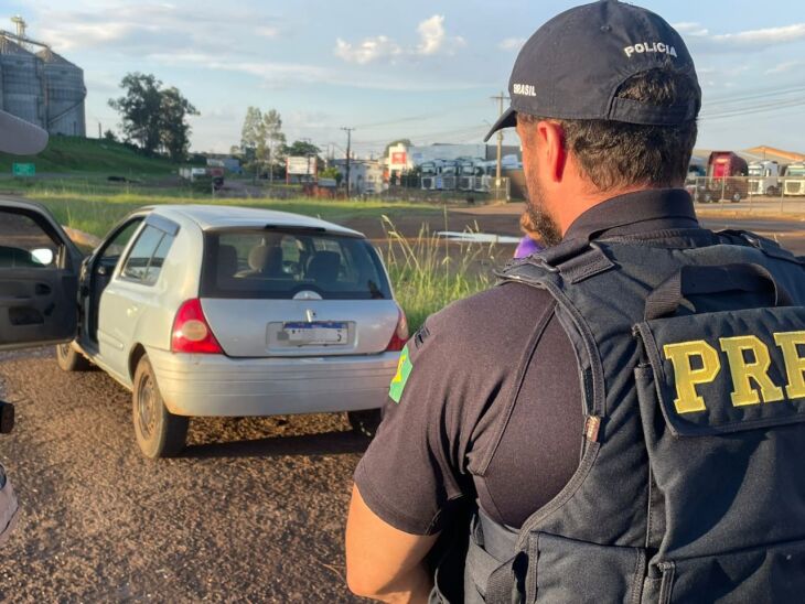 Carro ostentava a placa de uma caminhonete S10 - Foto PRF/Divulgação