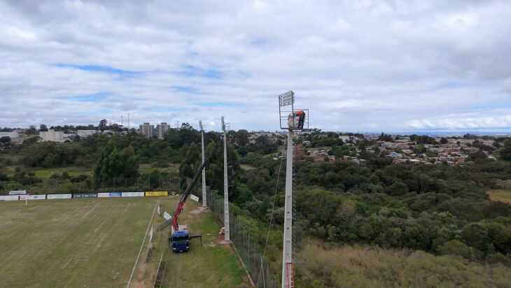 Iluminação: instalação da primeira etapa – Foto - NP Agência Criativa