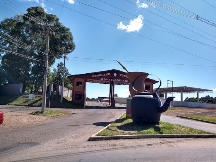 Projeto prevê viaduto, trincheira, passarela e vias laterais para reorganizar o trânsito na região da Roselândia - Foto: Divulgação