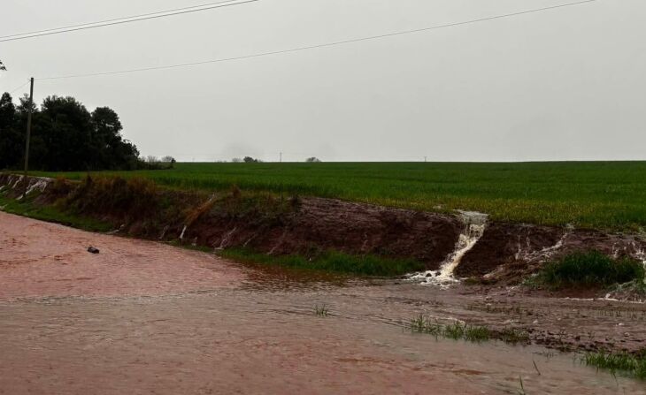 Solo encharcado é uma das preocupações dos produtores com o excesso de chuva - Foto: Prefeitura Tio Hugo/Divulgação