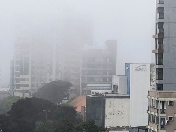  Nebulosidade encobriu os prédios em Passo Fundo na quinta-feira - Foto – LC – Schneider-ON