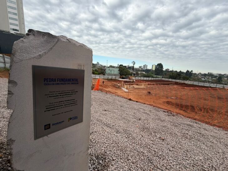 Lançamento da pedra fundamental dá a largada para a execução da obra - Foto: Francielli Schmidtt