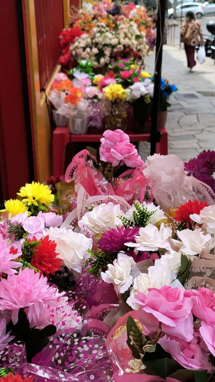 Flores já estão nas floriculturas, supermercados e lojas - Foto – LC Schneider-ON
