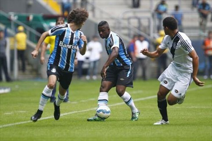 Grêmio sofreu o empate no final da partida