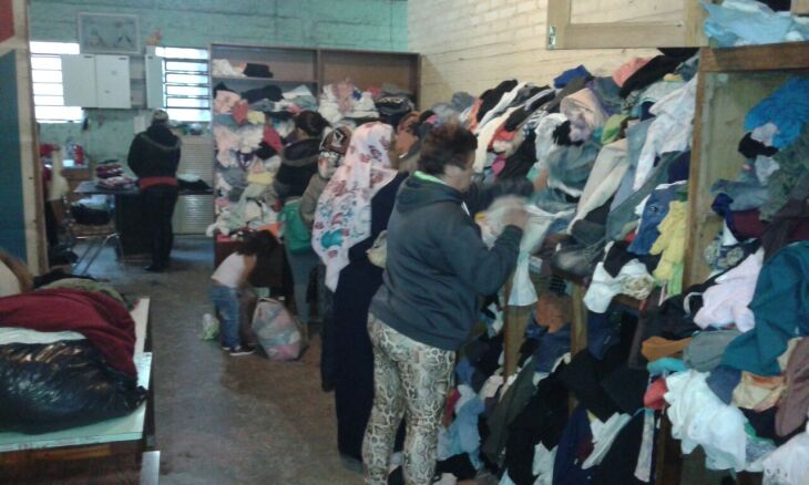 Central de Recebimento e Distribuição de Roupas da Semcas funciona na rua Moron, antiga sede do Comitê da Cidadania