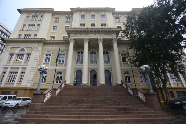 Fazenda precisou dispor de R$ 35 milhões para atender aos 5.200 trabalhadores regidos pela CLT