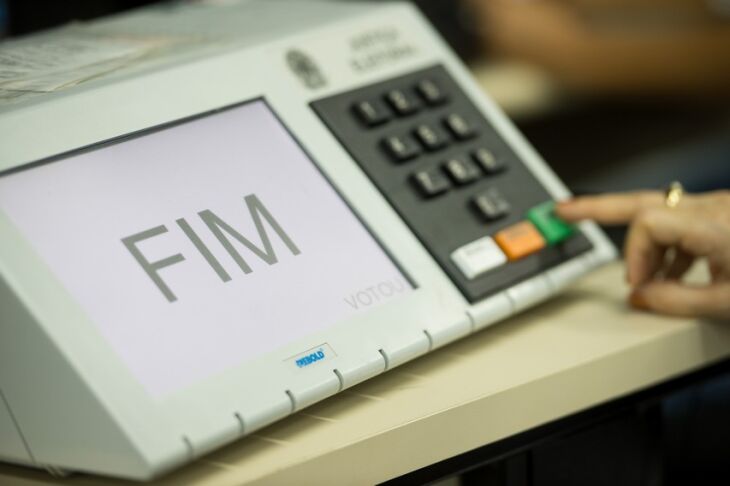 Para justificar ausência do voto, eleitor deve ter em mãos título de eleitor e documento de identificação com foto