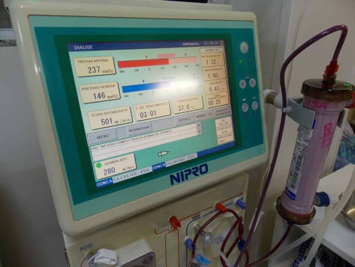 Hemodiálise: máquina no Hospital da Cidade