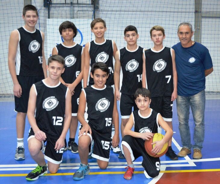 Basquete: Menino Deus