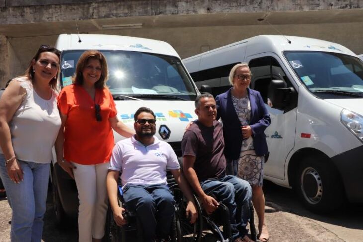 Furgões tem capacidade de transporte para até três cadeirantes.