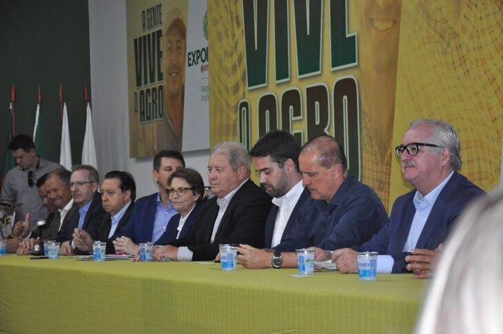 Público lotou o auditório principal do parque para acompanhar solenidade de abertura